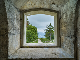 Architettura di un antico forte in cemento