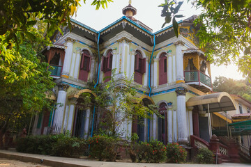 Fototapeta na wymiar Ancient Chinese architecture for monk residence at Nga Htat Gyi Pagoda,Yangon