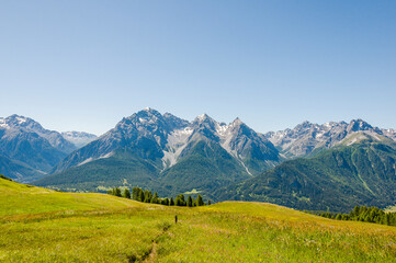 Ftan, Tarasp, Unterengadin, Bergdorf, Schloss, Fontana, Vulpera, Kirche, Wanderweg, Alpen, Alp Laret, Bergwiese, Engadin, Innschlucht, Inn, Fluss, Graubünden, Sommer, Schweiz