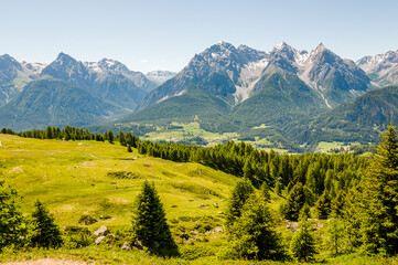 Ftan, Tarasp, Unterengadin, Bergdorf, Schloss, Fontana, Vulpera, Kirche, Wanderweg, Alp Laret, Alpen, Engadin, Innschlucht, Inn, Fluss, Graubünden, Sommer, Schweiz