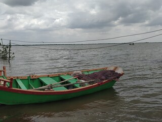 Obraz premium fishing boats on the river