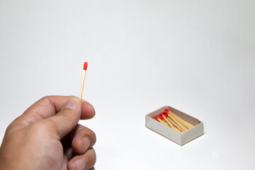 手に持ったマッチ棒