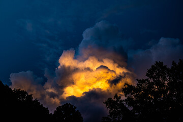 Naklejka premium Cloud Campfire