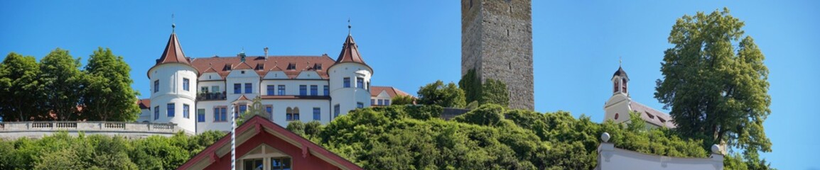 Fototapeta na wymiar Am Bodensee-Königssee-Radweg: Schloss Neubeuern
