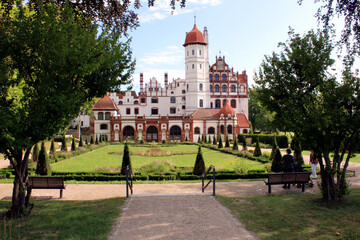 Obraz premium Schloss vor blauem Himmel