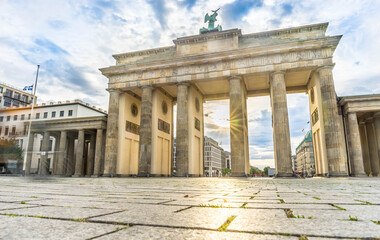 Fototapeta premium Berlin - Brandenburg Gate at sunrise, Germany