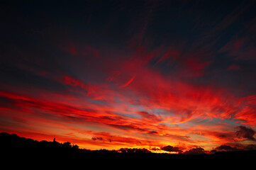 Fototapeta na wymiar Beautiful fiery red sunset