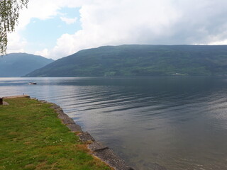 Landscape overlooking the sky, mountains and water - Rjukan 