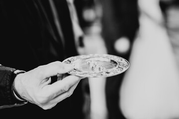 Fototapeta premium Wedding rings on ceremony at church. Macro.