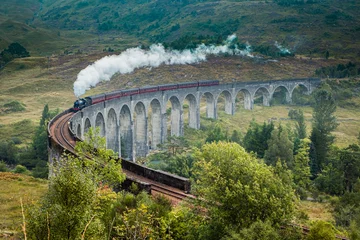 Papier Peint photo autocollant Viaduc de Glenfinnan Viaduc de Glenfinnan et train à vapeur jacobite