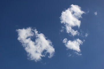 Nuages dans un ciel d'été 4