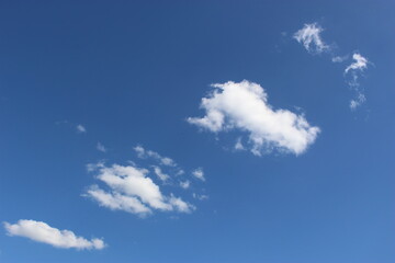 Nuages dans un ciel d'été 1