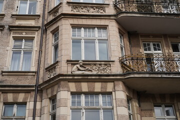 Jugenstilfassade mit Darstellung eines Glasbläsers in Poznan