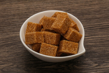 Cane sugar cubs in the bowl