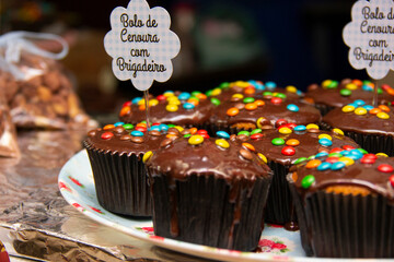 Cupcake varieties with decorative plate with the phrase 