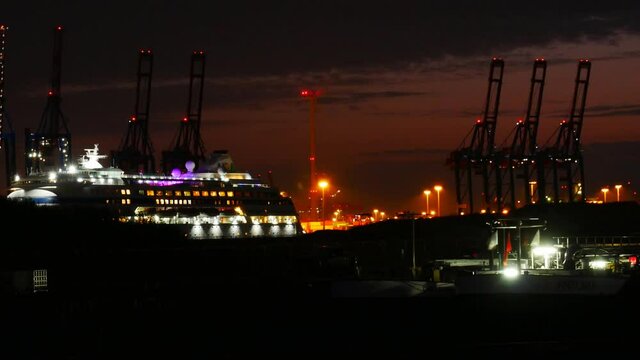Hamburger Hafen bei Nacht, Timelapse