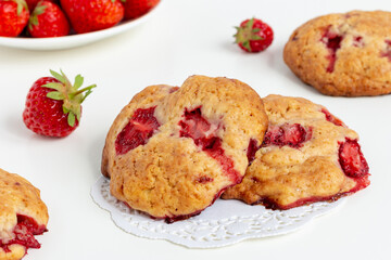 Tasty shortbread cookies with juicy strawberries