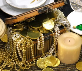 Open Pirate's Treasure Chest