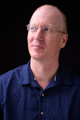 Obraz premium Portrait of bald businessman with eyeglasses thinking