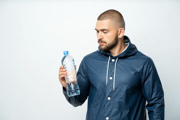 Fototapeta na wymiar young man drinking water from bottle