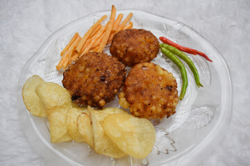 Indan fasting upawas fast diet food cuisine item Sabudana wada served with green and red chilli 