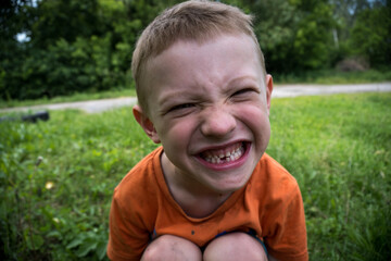 small child lost the first tooth