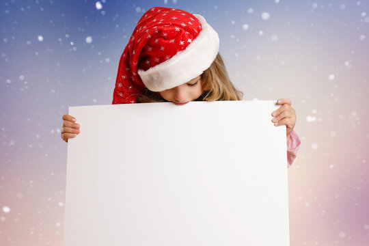 Kind hält leere Tafel - Weihnachten