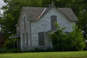 Fototapeta na wymiar Abandoned Farm Home