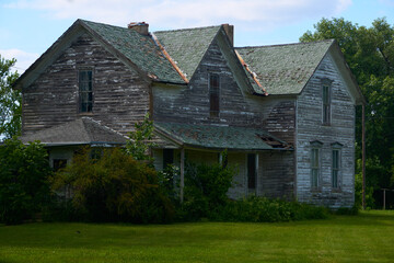 Fototapeta na wymiar Abandoned Farm Home