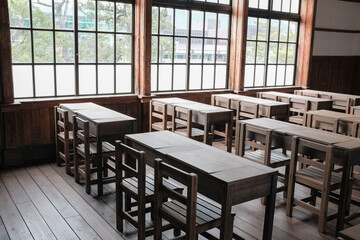 木造校舎の教室