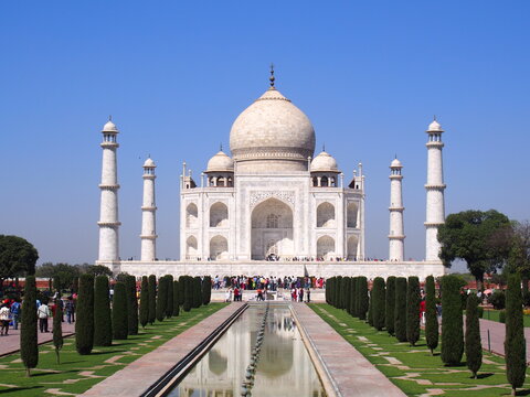 Taj Mahal and blue sky, Agra, Uttarpradesh, North India, India