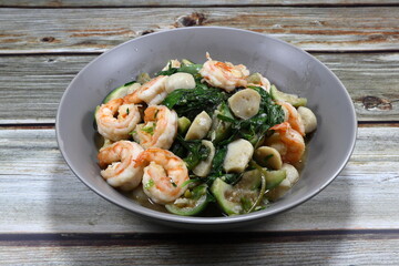 Traditional fried and stirred fresh peeled shrimp with pork meat ball, basil, green eggplant and chilly on the plate. Famous spicy seafood menu in Asia restaurant. 