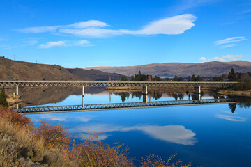 Fototapeta na wymiar Road bridge over Lake Dunstan, New Zealand.