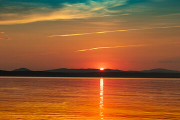 Obraz premium View to the other side of the lake at sunset.