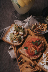 TOAST TRAY