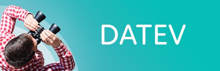 Fototapeta premium DATEV. Mann mit Fernglas aus Vogelperspektive. Beobachtung, Draufsicht, Panorama. Business Text auf blau. Statistik, Wirtschaft