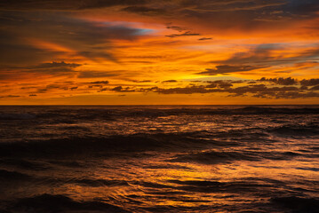 Fototapeta na wymiar Beautiful sunset views on the beach,In Phuket, Thailand.