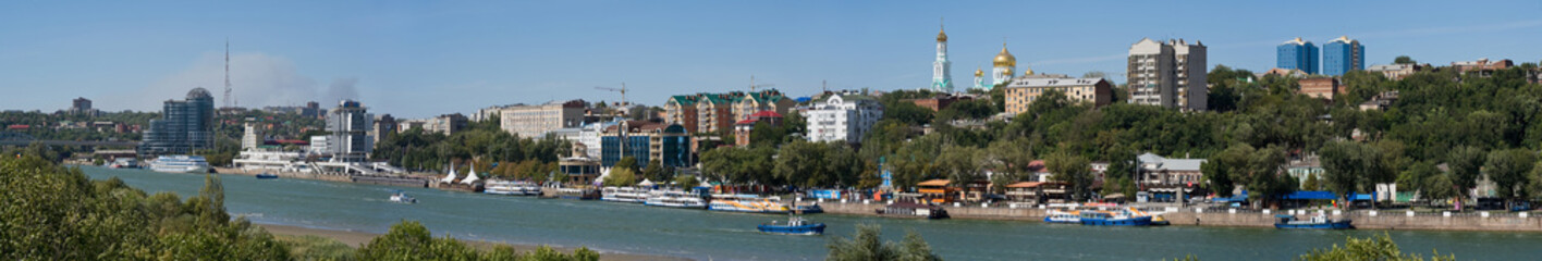Fototapeta na wymiar Rostov-on-Don - panoramic view of the embankment from the Voroshilovsky bridge. 