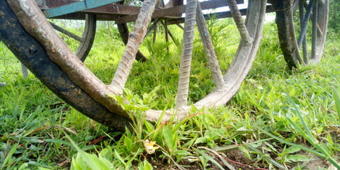 Fototapeta na wymiar old rusty wheel