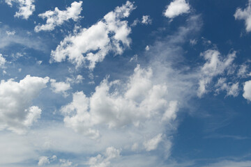 Obraz premium Blue sky background. Blue sky with white clouds