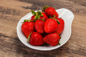 Sweet strawberry in the bowl