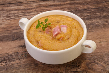 Peas cream soup with smoked ribs