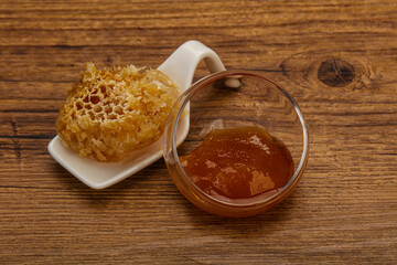 Natural honey in the bowl