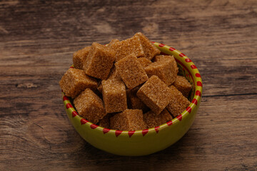 Cane sugar cubs in the bowl