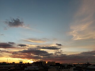 Obraz premium Top view in cloudy sky in the evening. City is the capital of Thailand