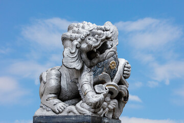 Fototapeta na wymiar Chinese lion Statue on sky background