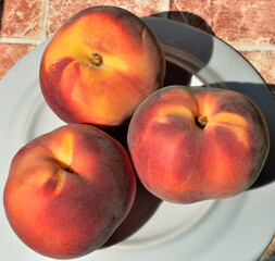 THE PEACH. HEALTHY AND JUICY SUMMER FRUIT FULL WITH VITAMINES. VEGETERIAN DIET. 