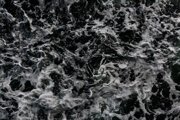 Obraz premium Wild and foamy ocean