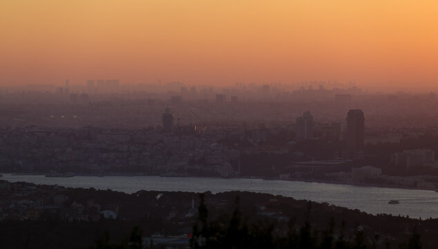 Silhouette of Istanbul during Sunset © EvrenKalinbacak