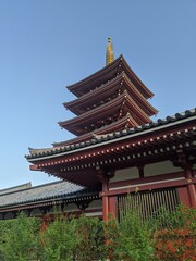 Fototapeta premium 浅草寺奥山門近くから見た五重塔